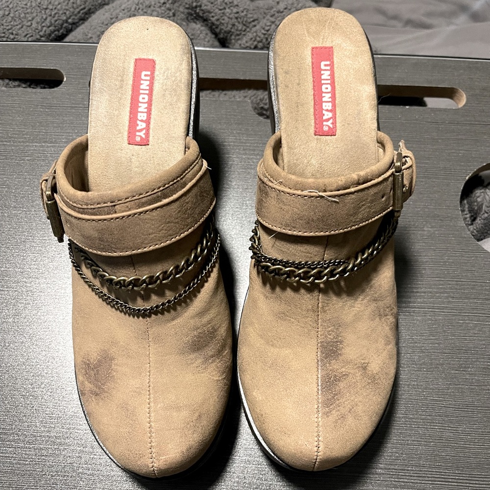 Union Bay O'Keefe Clogs size 9.5 like new
